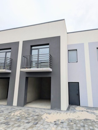 Останній таунхаус 135 м² біля річки:Гараж, Газ, Міські Комунікації _RR - фото 1