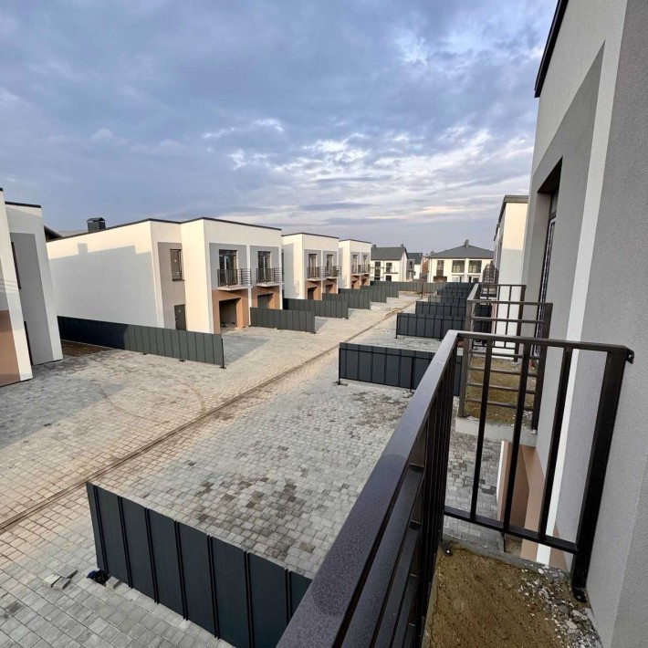 Продаж готового таунхаусу з міськими комунікаціями - фото 1