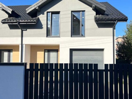 НАПІВОСОБНЯК з гаражем та власним подвір'ям 3сотих Криховцы