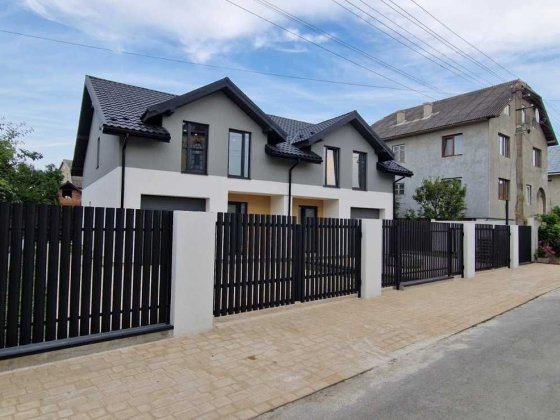 Продаж зданого та готового до ремонту ДУПЛЕКСУ. Багато землі + гараж Криховцы