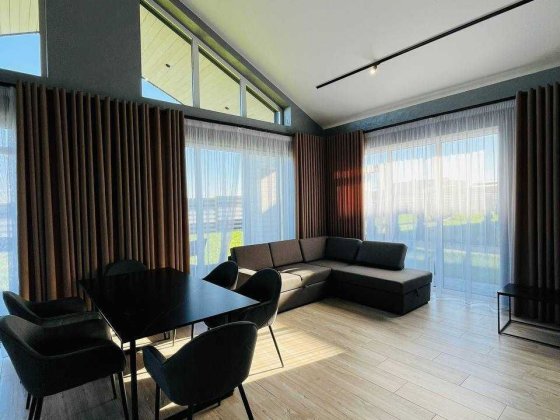 Продається капітальний котедж з ремонтом та меблями поблизу міста Подлужье