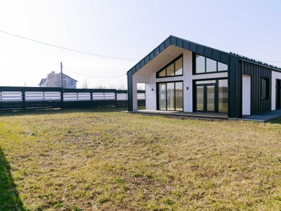 Шикарний компактний котедж з терасою поблизу Івано-Франківська Подлужье