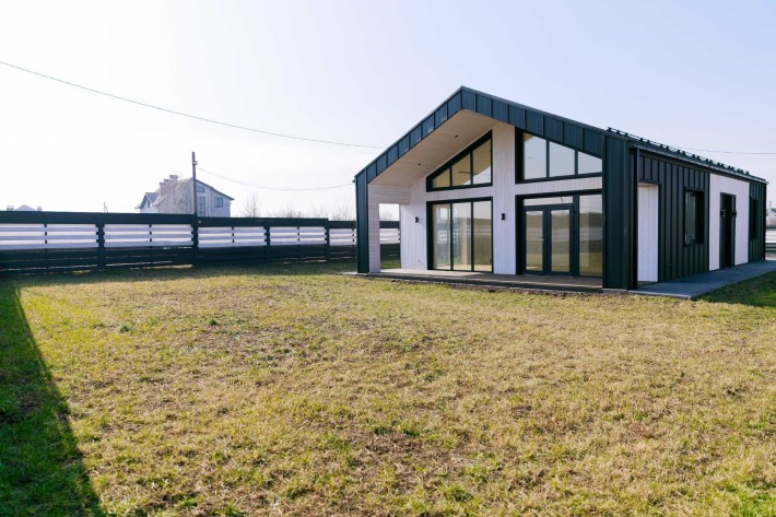 Шикарний компактний котедж з терасою поблизу Івано-Франківська - фото 1