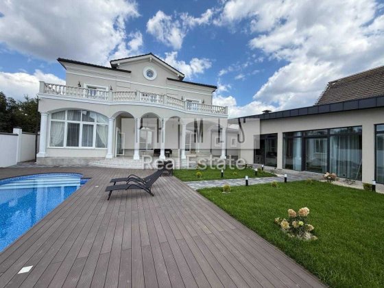 Продажа просторного дома 750м2, ул. Молодежная, Крюковщина Крюковщина