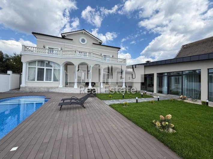 Продажа просторного дома 750м2, ул. Молодежная, Крюковщина - фото 1