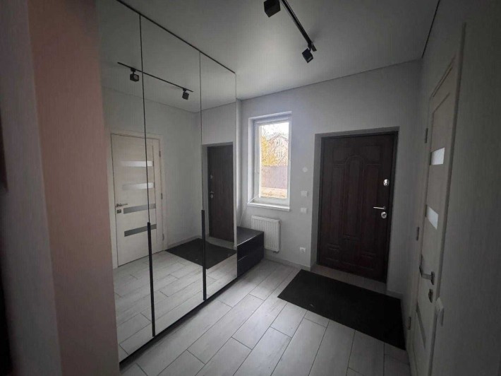 Продається 3 поверховий таунхаус з ремонтом Гатне Київ Теремки - фото 1