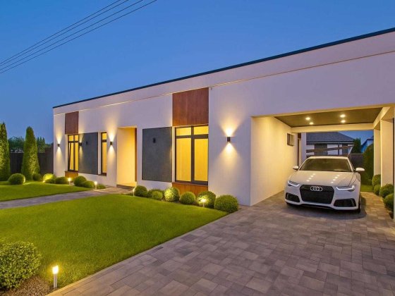 Продам будинок з початковим ремонтом! Сховище та автонавіс! Білогородка