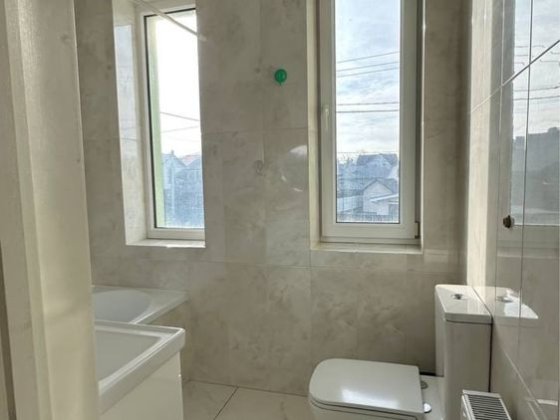 Кутовий Таунхаус з частковим ремонтом 20 хв від Києва Ворзель