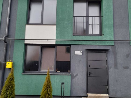 Без комісії, таун 72м², дві кімнати, газовий котел, власний дворик Гатне