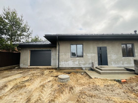 Гатне. Будинок з гаражем Гатне