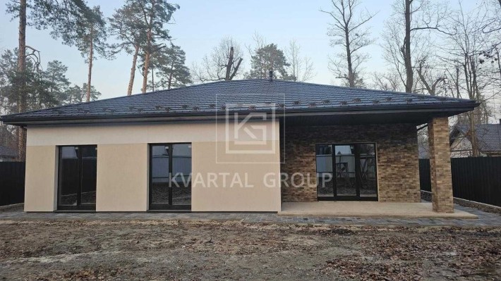 Одноповерховий, новий будинок у Ворзелі, 122 м2, з ділянкою 6 сот! - фото 1