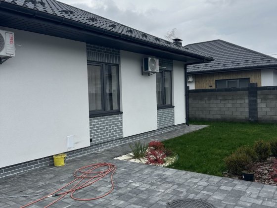 Будинок з ремонтом біля парку Ворзель