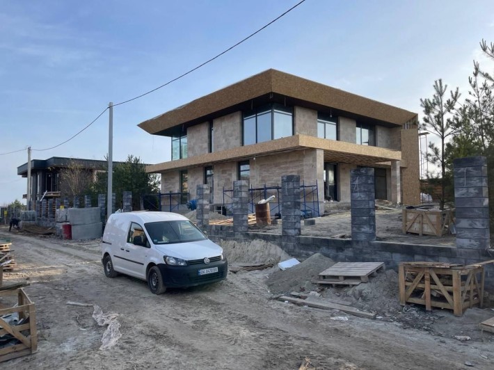 Сучасний будинок в закритому КМ + газ, Охорона, 25 хв до Печерську - фото 1