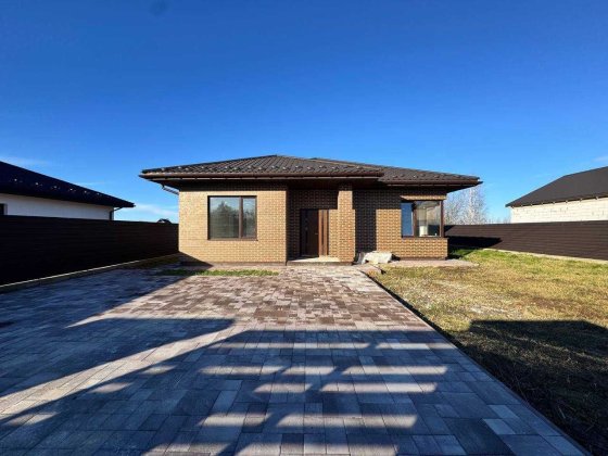 Сучасний одноповерховий будинок 150,8 м² на ділянці 6 соток Білогородка