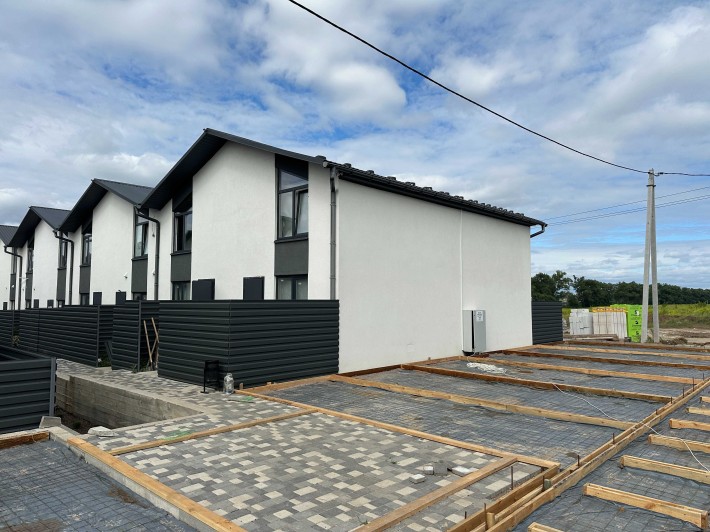 Сучасні таунхауси в передмісті Києва — готові до заселення! - фото 1