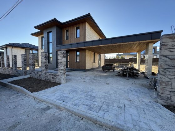 Будинок з навісом для авто та басейном‼️закрите котеджне містечко Ходосовка