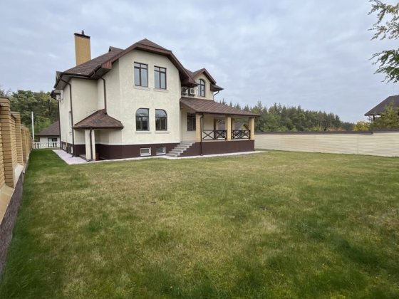 Будинок з ремонтом + гостьовий будинок поруч з лісом. Ділянка 12 соток Гореничі