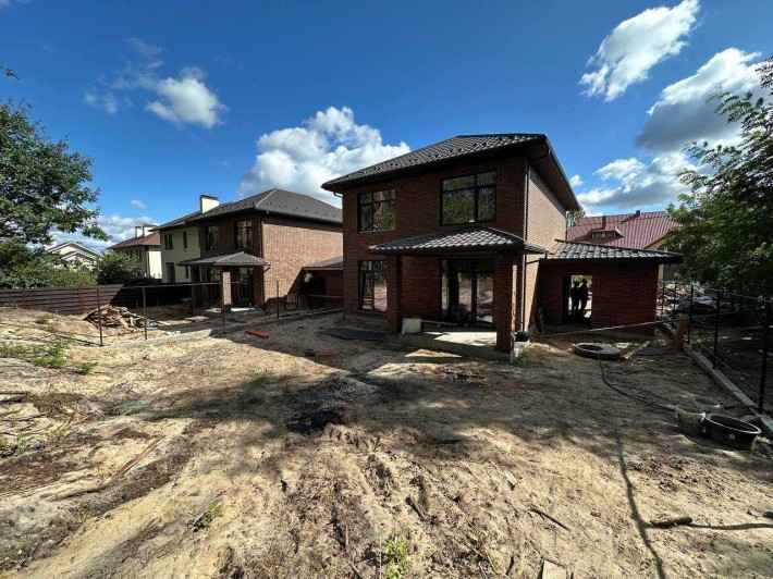 Стильний будинок з прямим вихідом в ліс - фото 1