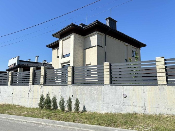 Сучасний будинок з ремонтом та басейном серед мальовничих пагорбів - фото 1