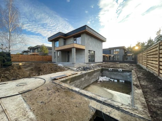 Сучасний будинок з навісом та затишною ділянкою Ходосовка