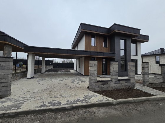 Будинок 210 м2 з басейном
газ містечко паркомісця 4 авто
біля лісу с. Ходосівка