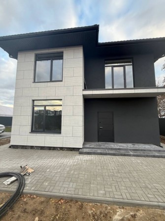 Двоповерховий будинок з ремонтом на ділянці 8,5 соток - фото 1