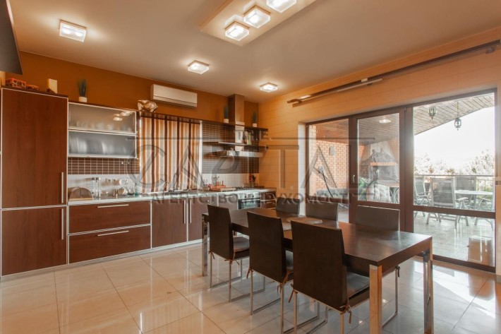 Пропонується на продаж будинок 360 м2  Ходосівка з виходом до озера) - фото 1