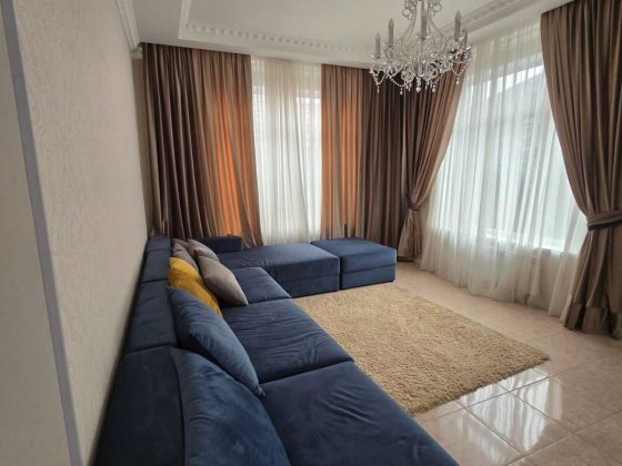 Продаж двоповерхового будинку з новим ремонтом. Мінімальне оформлення Стоянка