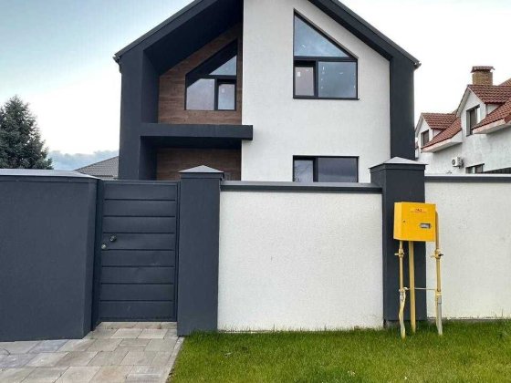 Будинок в закритому котеджному містечку, є ГАЗ, на 6.5 сотках, Стоянка Стоянка