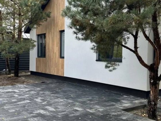 Сучасний будинок у розвиненій локації Вита-Почтовая