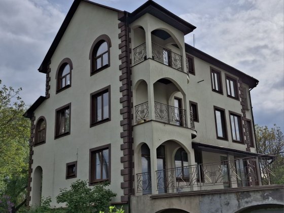 Продаю елітний будинок в Підгірці  (3 пов. 500 кв.м) Подгорцы