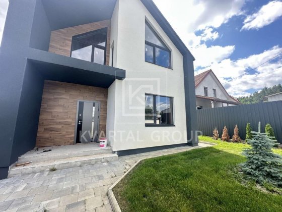 Будинок під Києвом. Терміновий продаж з гарним торгом. Стоянка