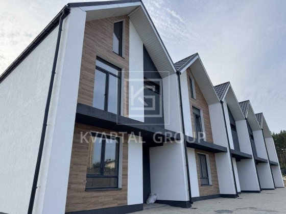 Продається дуплекс в Стоянці з готовими комунікаціями, ТОП локація! Стоянка