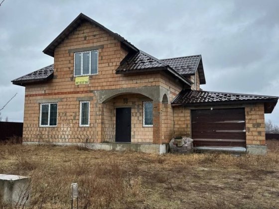 Якісний будинок з монолітним перекриття і великою ділянкою - Макарів Макаров