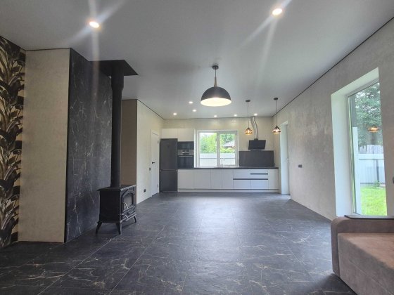 Класний новий ремонт, зручна локація, новий будинок Блиставиця