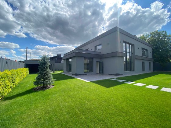 Продаж  будинку в стилі hi-tech c Гора Кедина Гора