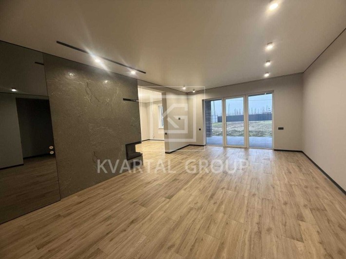 Сучасний будинок 120 м² з ремонтом і ділянкою 12 соток - фото 1