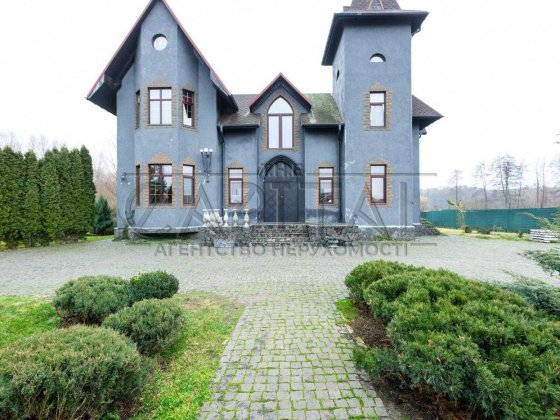 Унікальний середньовічний замок в Зазим'ї Зазимье