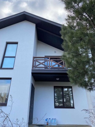 Продам дом в закрытом котеджном городке с. Иванковичи возле леса - фото 1