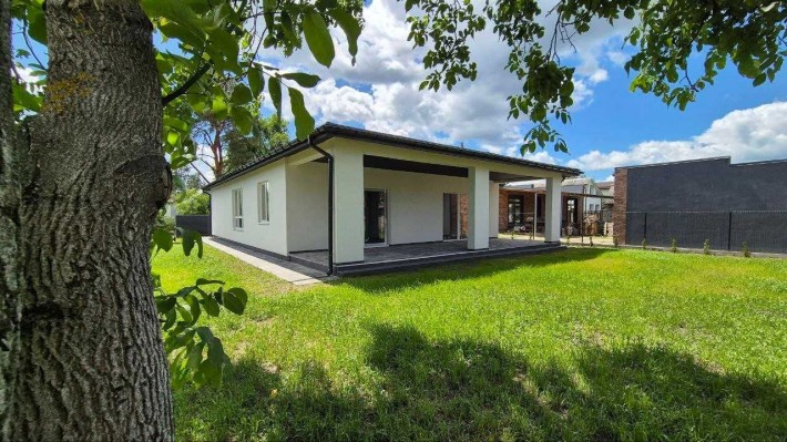 Одноповерховий будинок 150 м² з критою терасою 40 м², 8 км від Києва - фото 1