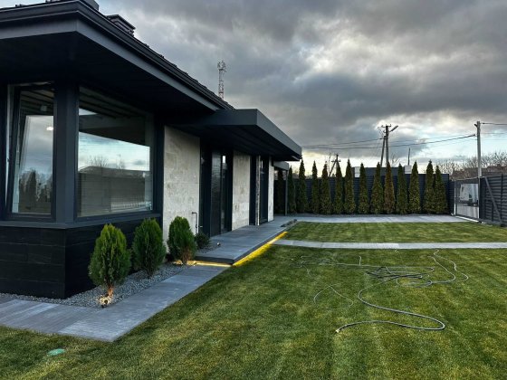 Будинок з неймовірним архітектерним рішенням, єОселя, єВідновлення Іванковичі