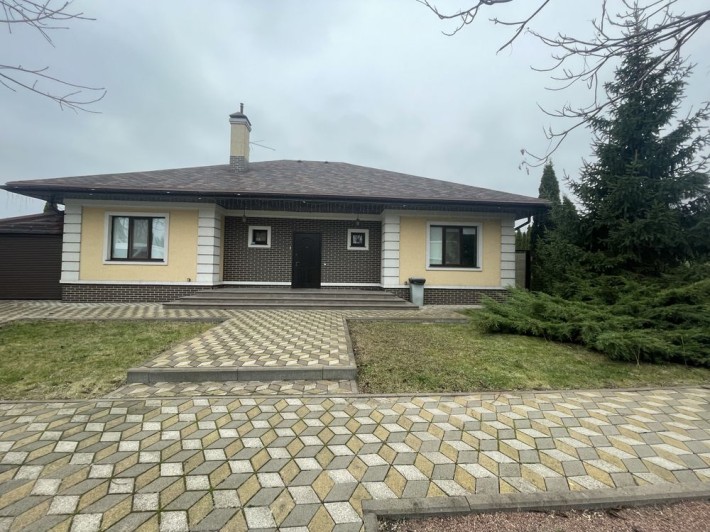 Дом в коттеджном  12 км от Киева - фото 1