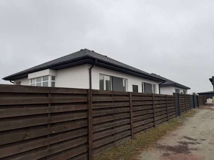 Добротний будинок з чистовим оздобленням. - фото 1