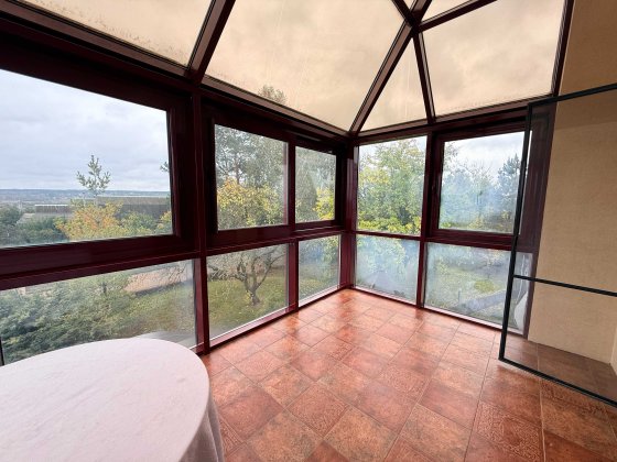 Розкішний маєток з гостьовим будинком, басейном та великою ділянкою Михайловка-Рубежовка