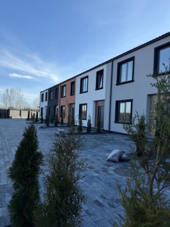 Кутовий готовий  таун  Ворзель - фото 1