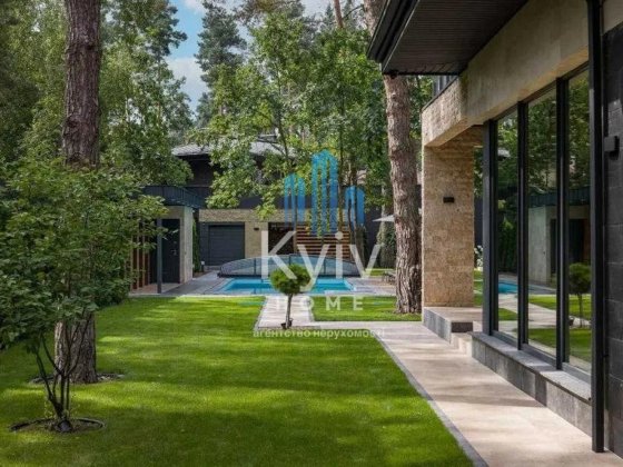 Плюти/ Елітний VIP будинок з ремонтом/ 300 м2/ 15 соток/ Басейн/ Ліс Плюты