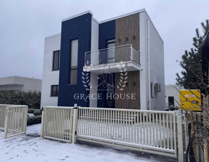 Продажа нового дома с ремонтом 131м2+90м2 гостевой дом. в с. Плюты - фото 1