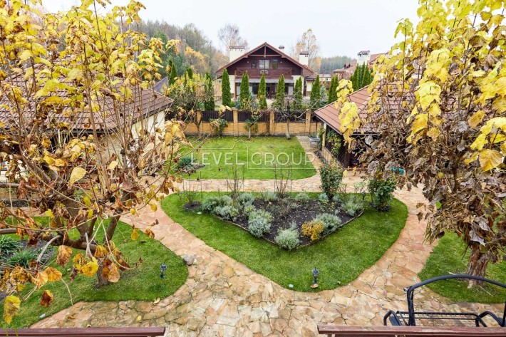 Будинок з ремонтом на власній ділянці 10 соток з озелененою територією - фото 1