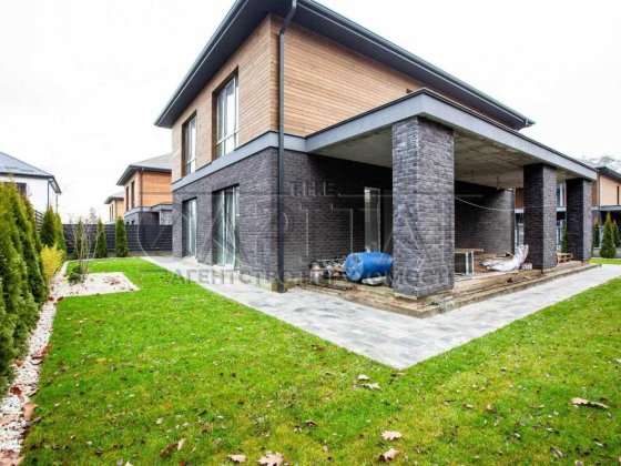 Продаж / Будинок / 252 м2  / Чайки / вул. Валерія Лобановського Чайки