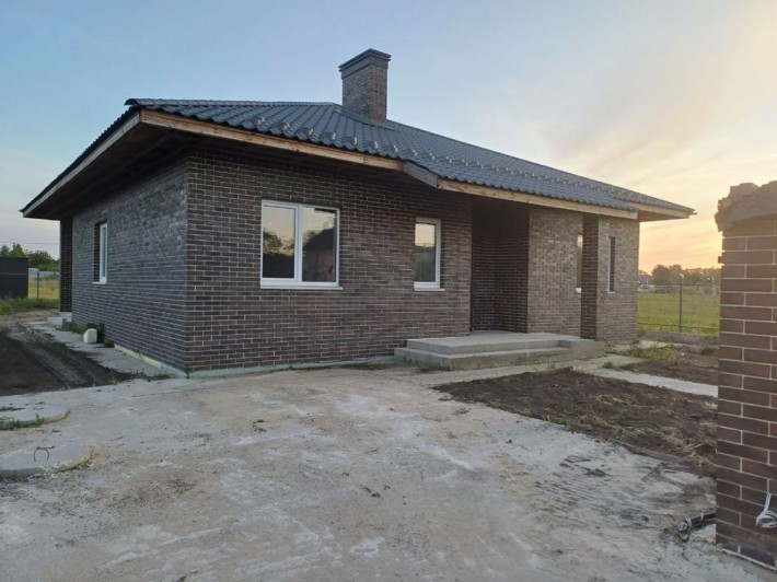 Сучасний будинок в с. Хотянівка - фото 1